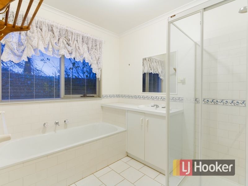 15 Leigh Drive, Pakenham VIC 3810