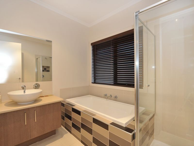 10 Bellerive Avenue, Officer VIC 3809