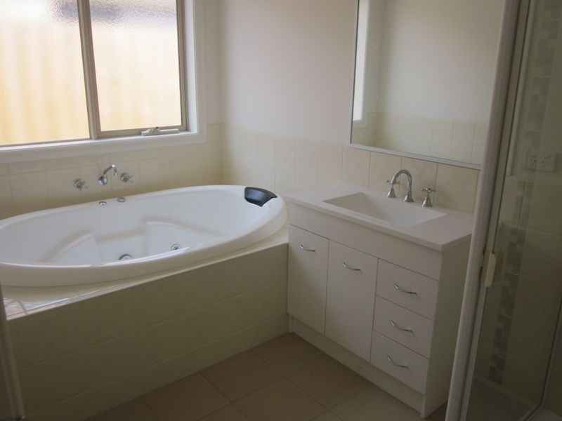 9 Cerreto Mews, Pakenham VIC 3810