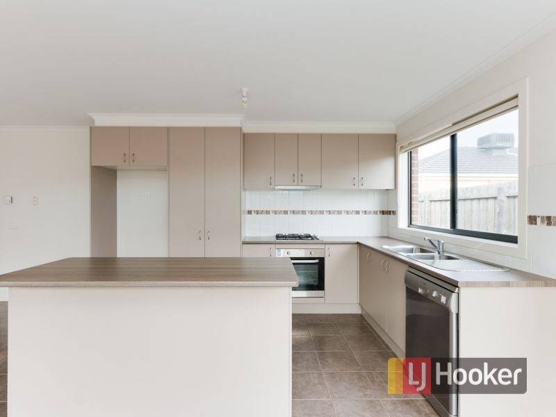 62 Melissa Way, Pakenham VIC 3810