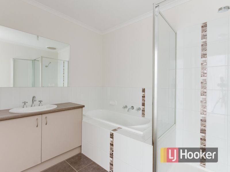 62 Melissa Way, Pakenham VIC 3810