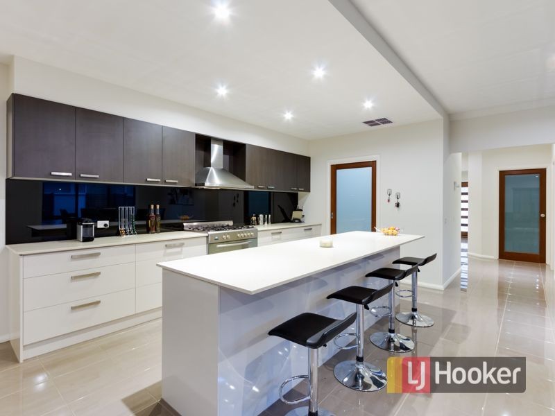 13 Hull Crescent, Pakenham VIC 3810