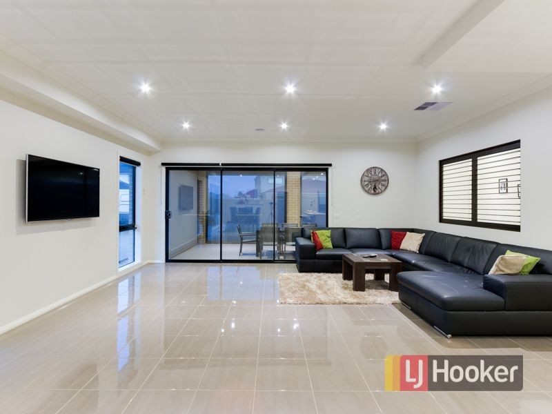 13 Hull Crescent, Pakenham VIC 3810