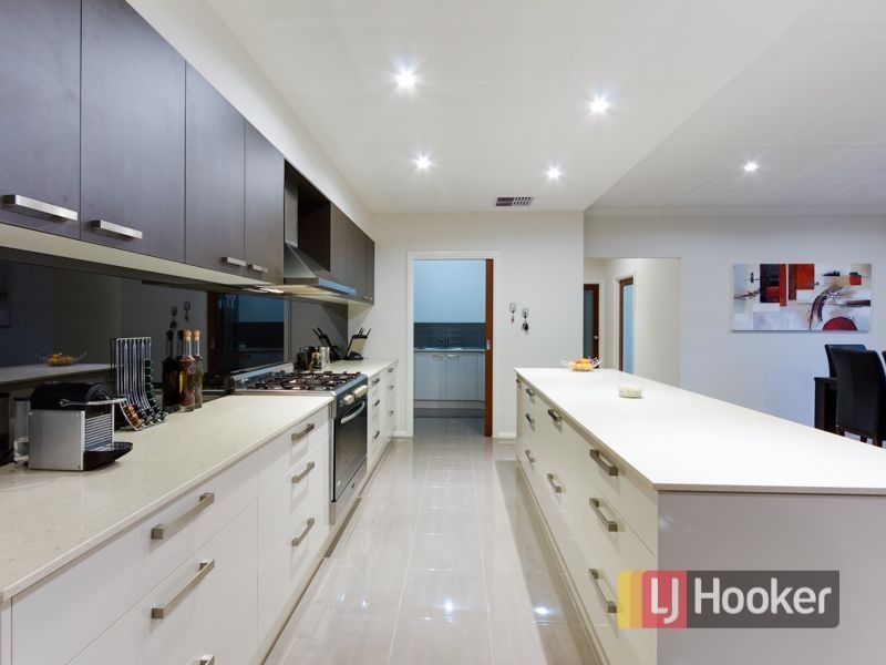 13 Hull Crescent, Pakenham VIC 3810