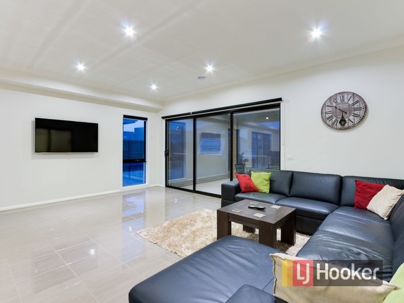 13 Hull Crescent, Pakenham VIC 3810