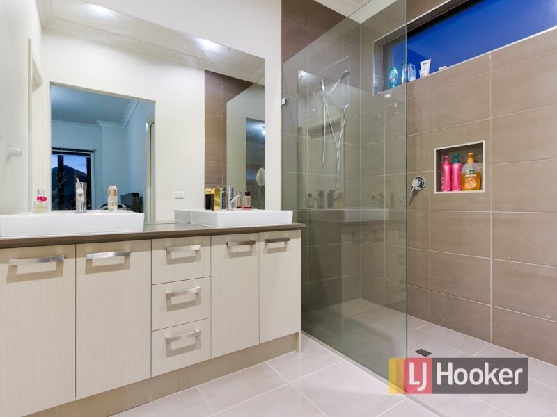 13 Hull Crescent, Pakenham VIC 3810