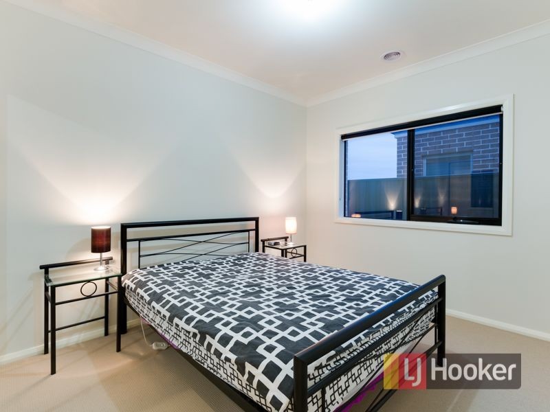 13 Hull Crescent, Pakenham VIC 3810