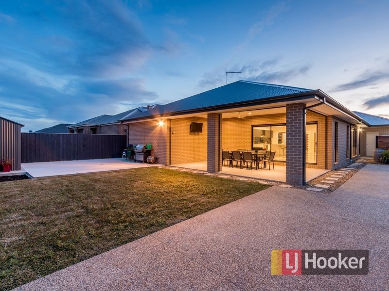 13 Hull Crescent, Pakenham VIC 3810