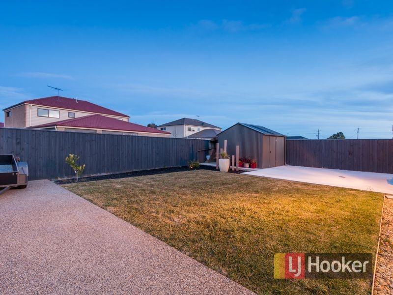 13 Hull Crescent, Pakenham VIC 3810