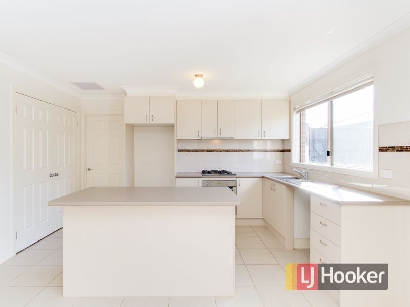 12 Victoria Place, Pakenham VIC 3810