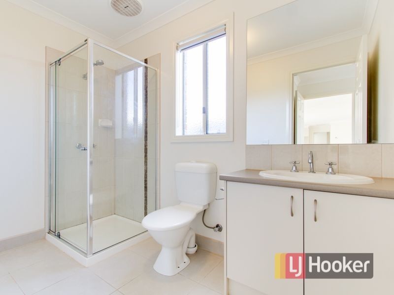 12 Victoria Place, Pakenham VIC 3810