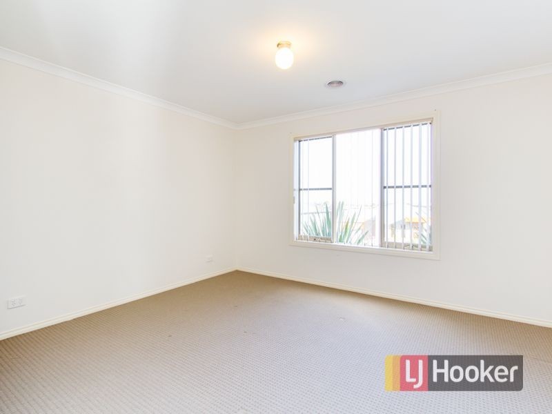12 Victoria Place, Pakenham VIC 3810
