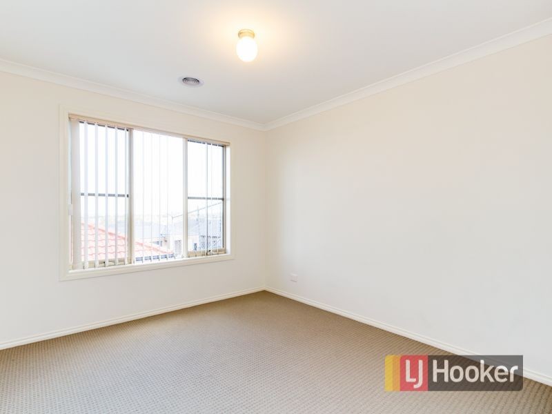 12 Victoria Place, Pakenham VIC 3810