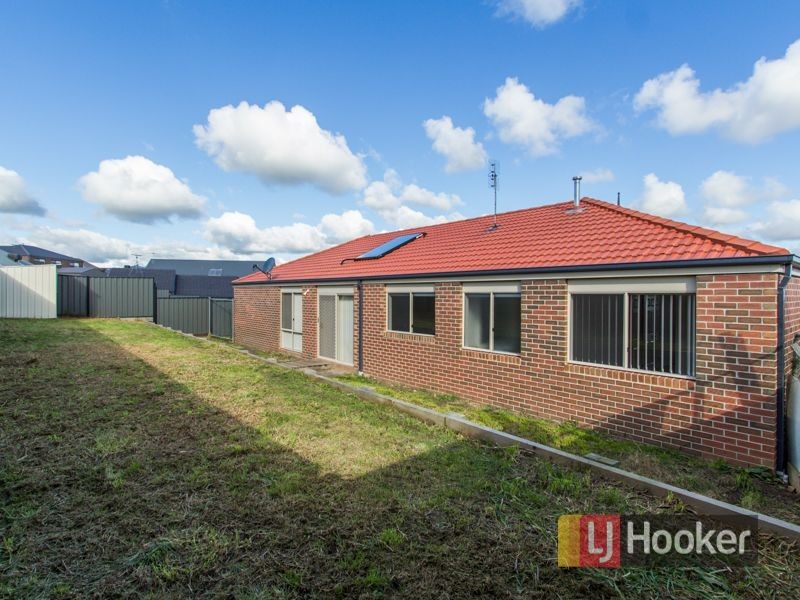 12 Victoria Place, Pakenham VIC 3810