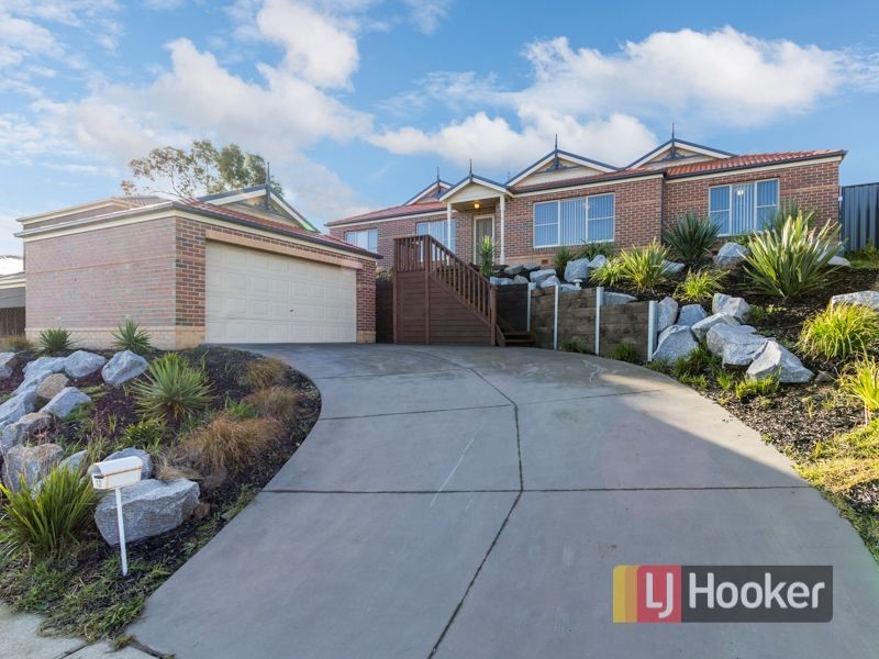 12 Victoria Place, Pakenham VIC 3810