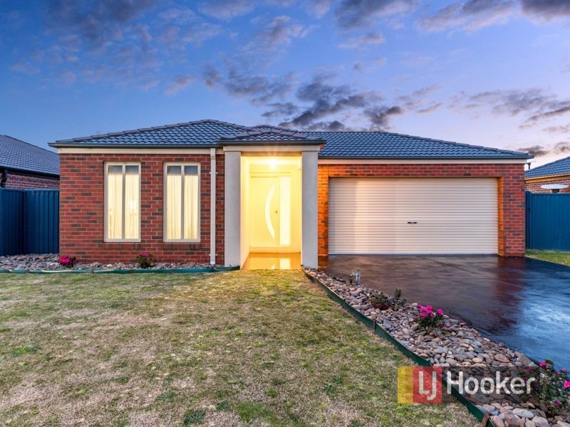 22 Scarlet Crescent, Pakenham VIC 3810