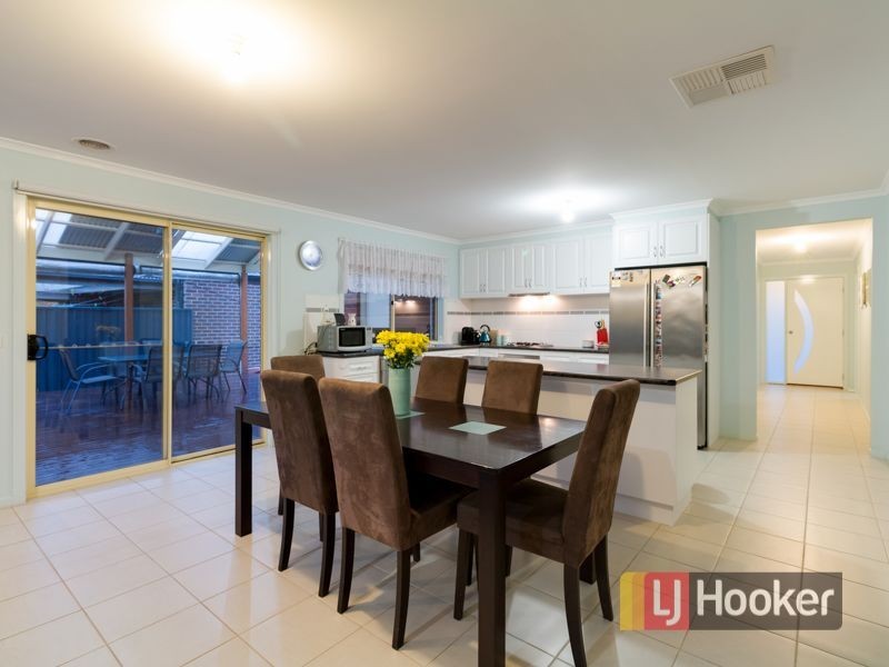 22 Scarlet Crescent, Pakenham VIC 3810