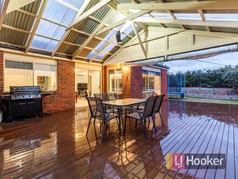 22 Scarlet Crescent, Pakenham VIC 3810