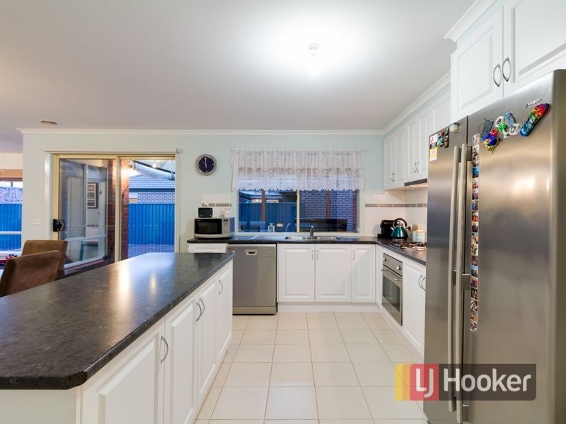 22 Scarlet Crescent, Pakenham VIC 3810