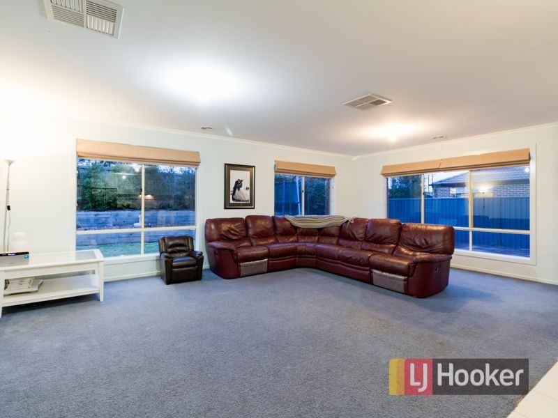 22 Scarlet Crescent, Pakenham VIC 3810