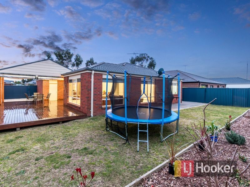 22 Scarlet Crescent, Pakenham VIC 3810