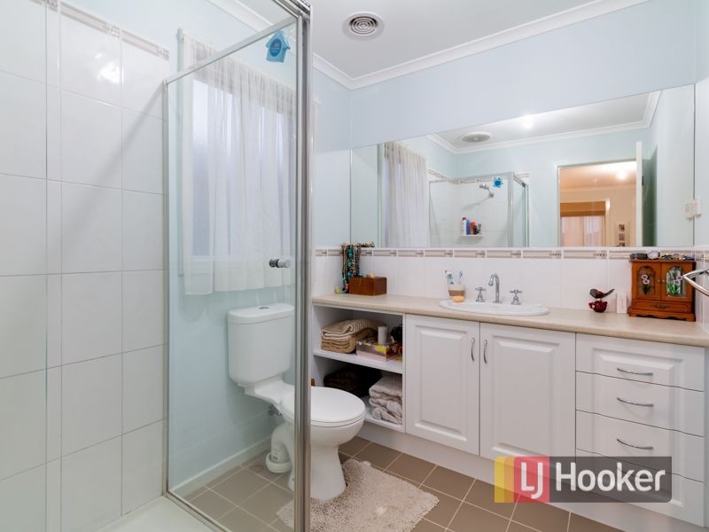 22 Scarlet Crescent, Pakenham VIC 3810