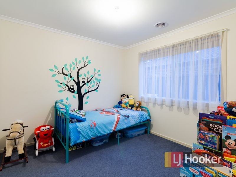 22 Scarlet Crescent, Pakenham VIC 3810