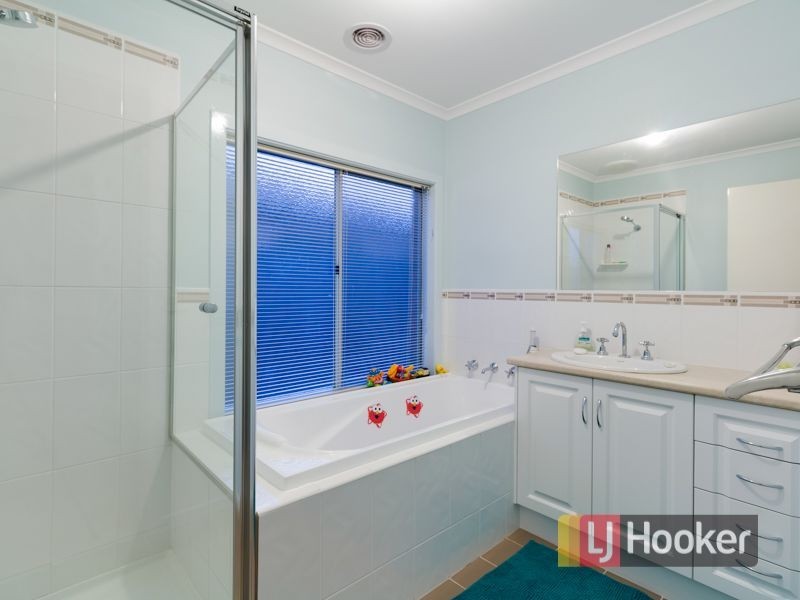 22 Scarlet Crescent, Pakenham VIC 3810