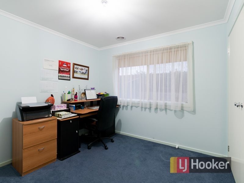 22 Scarlet Crescent, Pakenham VIC 3810