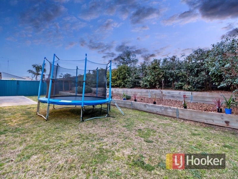 22 Scarlet Crescent, Pakenham VIC 3810