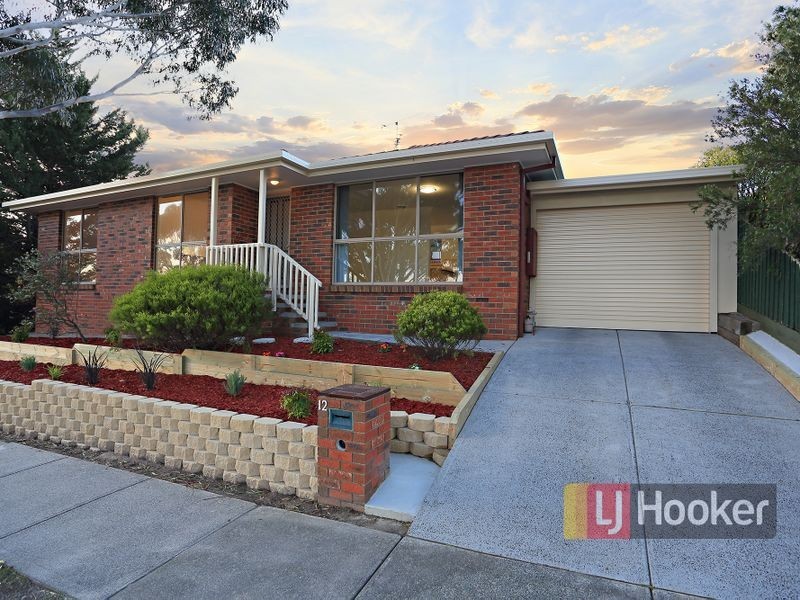 12 Balmoral Way, Pakenham VIC 3810