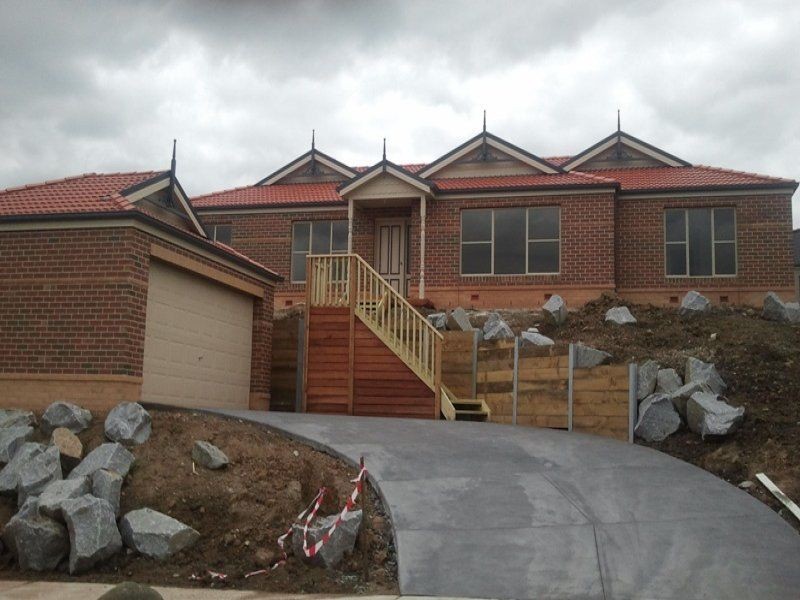 12 Victoria Place, Pakenham VIC 3810