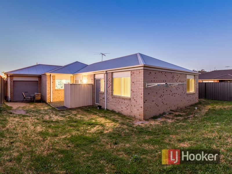 7 Caspian Chase, Pakenham VIC 3810