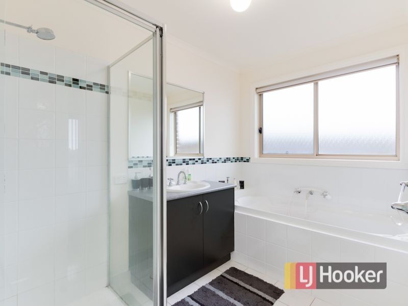 8/51 Leigh Drive, Pakenham VIC 3810