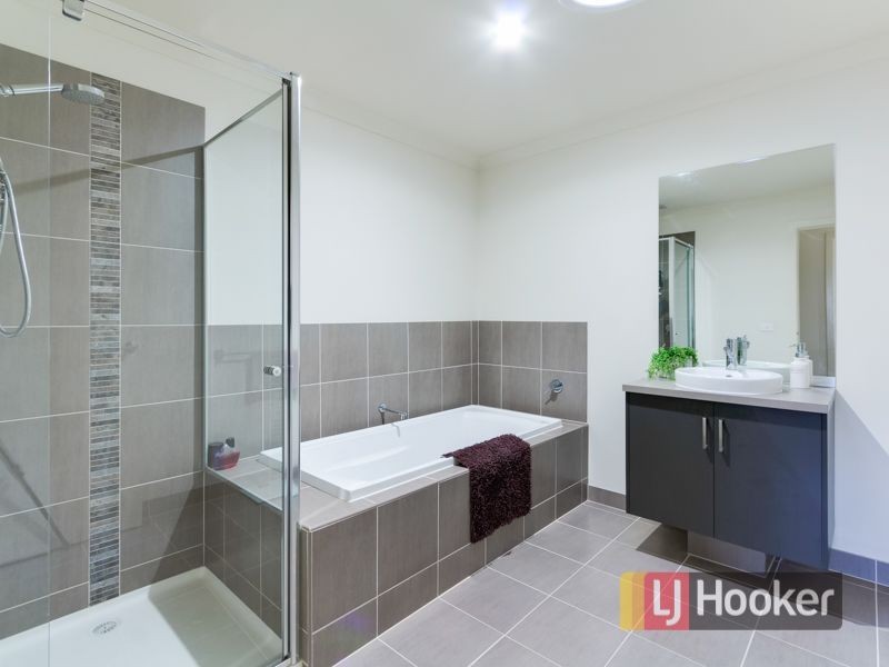 3 Pine Way, Pakenham VIC 3810