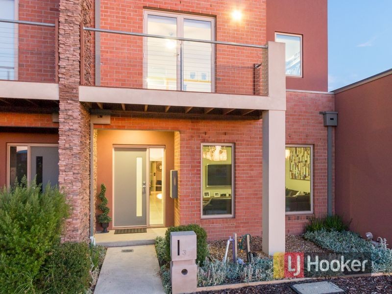 3 Pine Way, Pakenham VIC 3810