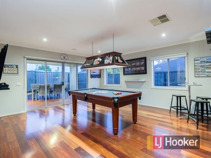 16 Eyre Place, Pakenham VIC 3810