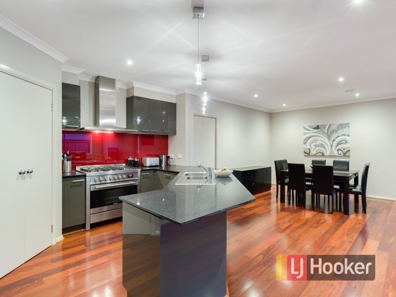 16 Eyre Place, Pakenham VIC 3810