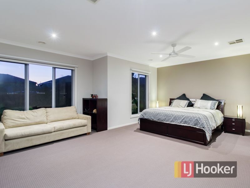 16 Eyre Place, Pakenham VIC 3810