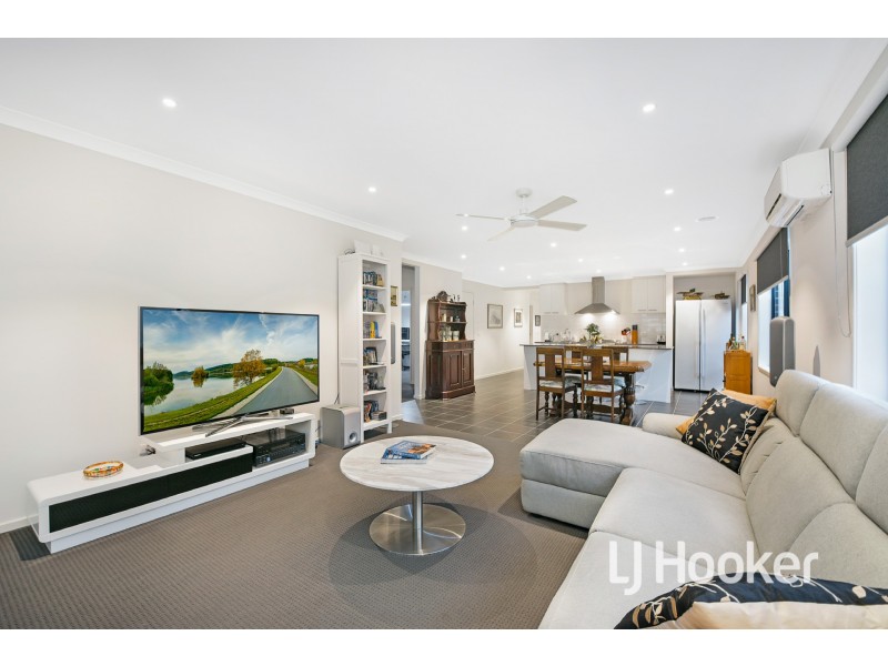 18 Willowtree Drive, Pakenham VIC 3810