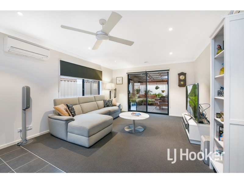 18 Willowtree Drive, Pakenham VIC 3810