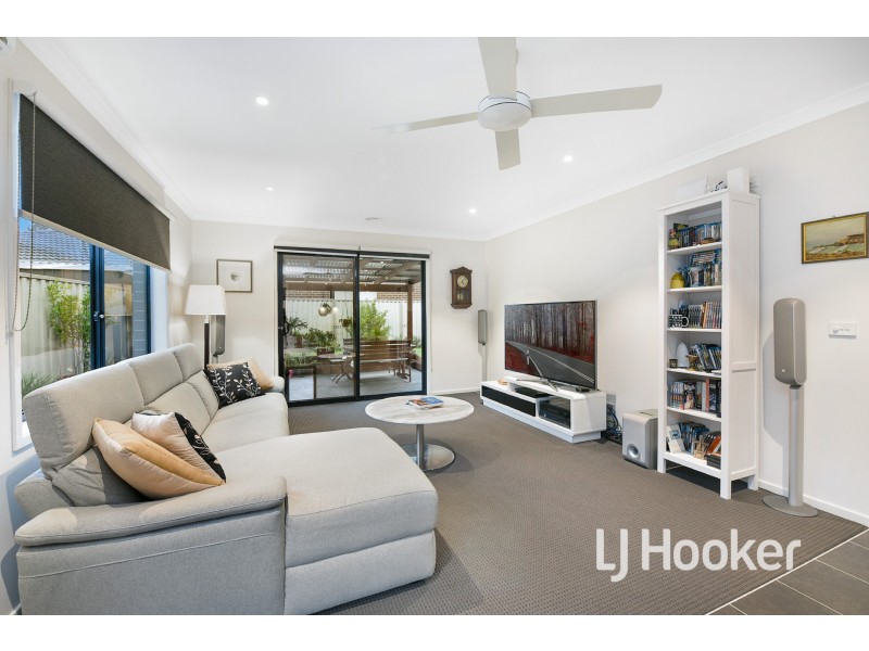 18 Willowtree Drive, Pakenham VIC 3810