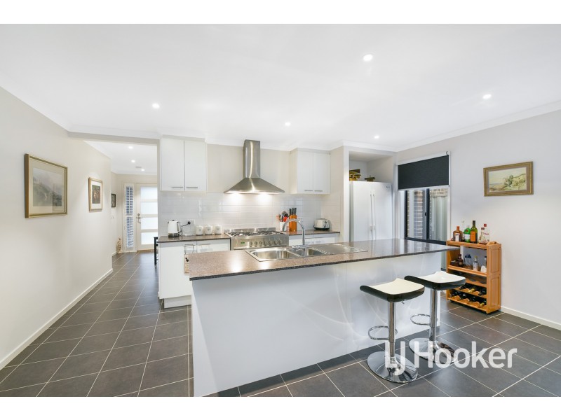 18 Willowtree Drive, Pakenham VIC 3810