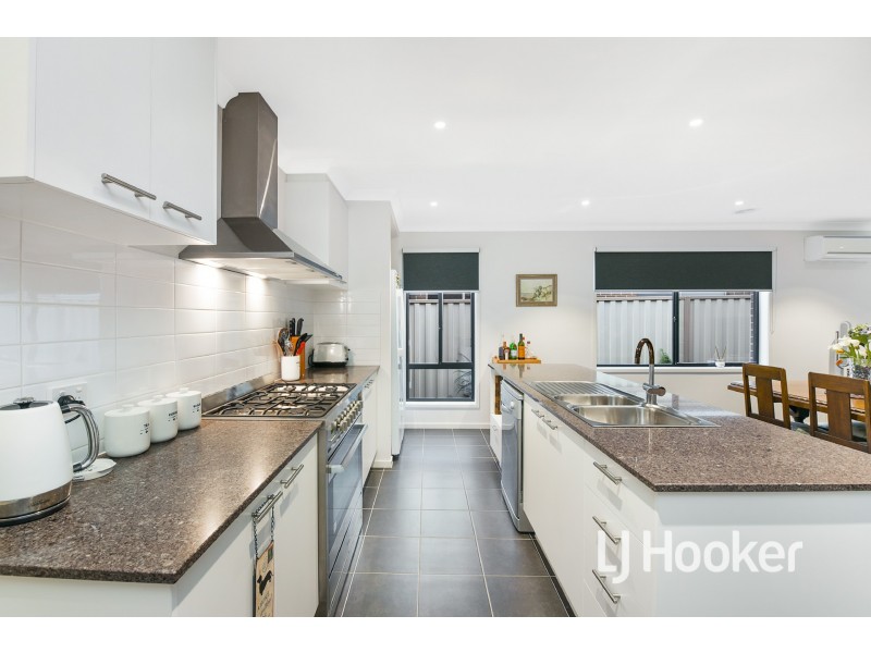 18 Willowtree Drive, Pakenham VIC 3810