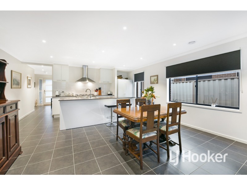 18 Willowtree Drive, Pakenham VIC 3810
