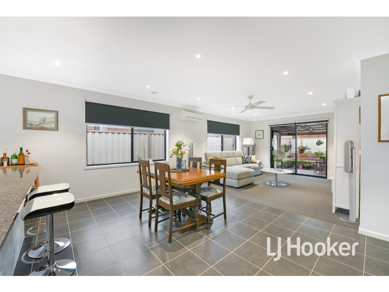 18 Willowtree Drive, Pakenham VIC 3810