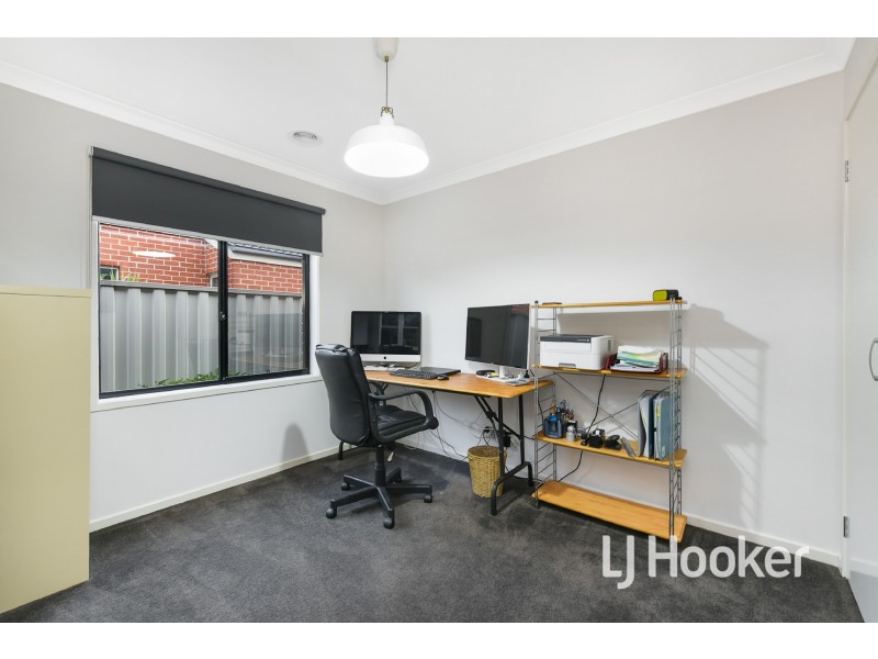 18 Willowtree Drive, Pakenham VIC 3810