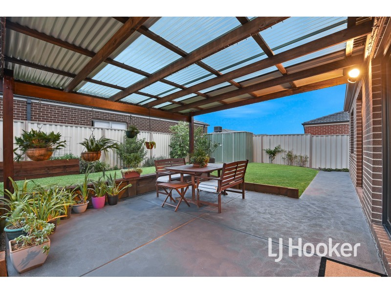 18 Willowtree Drive, Pakenham VIC 3810
