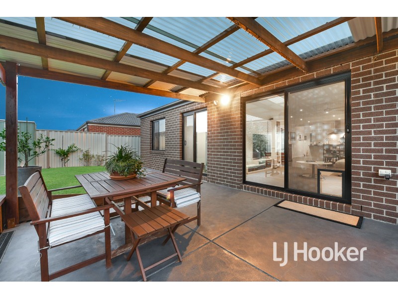 18 Willowtree Drive, Pakenham VIC 3810