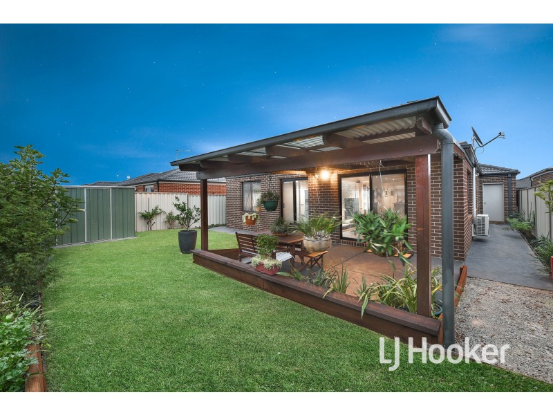 18 Willowtree Drive, Pakenham VIC 3810